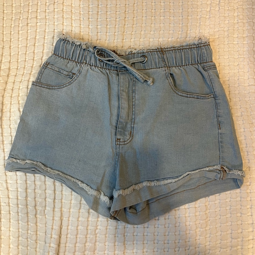 Women’s No Boundaries Light Blue Denim Tie-Waist Shorts